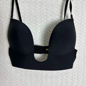 Seamless U plunge bra. Black. Size 36D.
